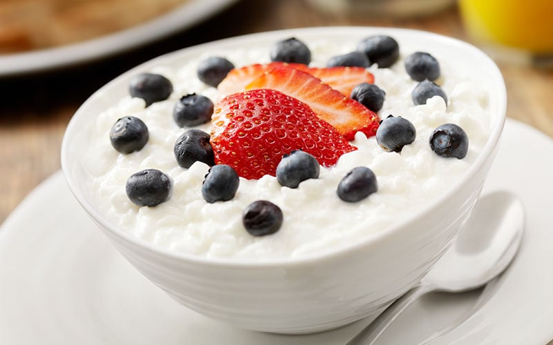 Cottage Cheese And Fruit High Protein Breakfast