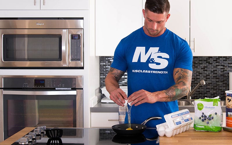 Athlete using myfitnesspal to count calories