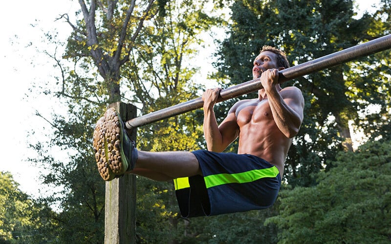 Fit man chip ups outdoors