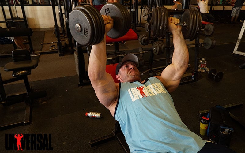 IFBB Pro Chris Tuttle trains Chest in Texas