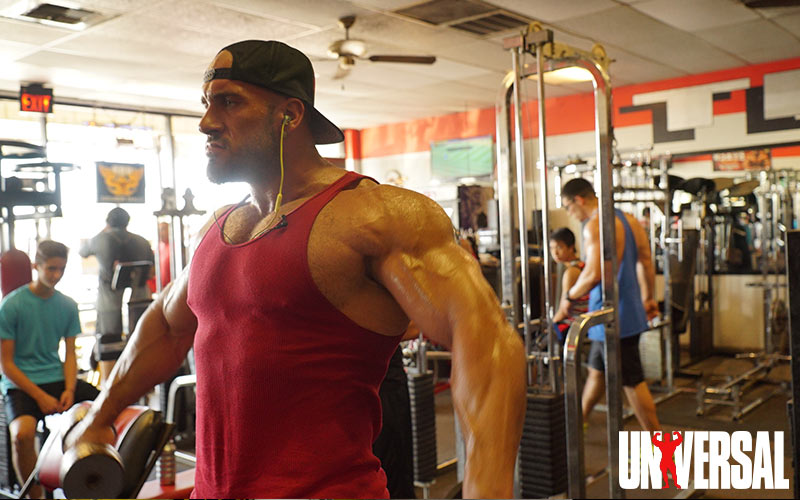 IFBB Pro Antoine Vaillant trains Shoulders in Texas